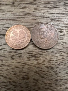 Lote de monedas de euro de 2 centavos 2003 y monedas de 5 centavos 2000 euros - Imagen 1 de 2