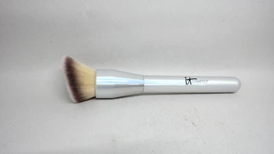 It Cosmetics CC+ Angled Buffing Foundation Brush Brand New - Image 1 of 2
