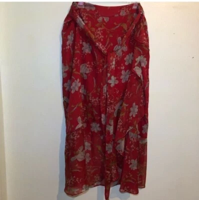 Falda midi/maxi envolvente floral Vince Camuto en rojo; talla 14W. Foto 1 de 4