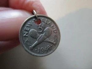 PULSERA COLGANTE DE COLECCIÓN PLATA 1946 NUEVA ZELANDA MONEDA DE TRES PENIQUES FICHA FOB - Imagen 1 de 4