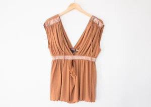 XOXO Collection | Vintage 00’s Y2K Light Brown Sleeveless Top | Size M - Picture 1 of 11
