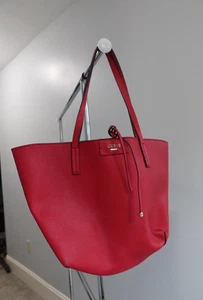 Authentic GUESS Large Red & Beige Pebbled Faux Leather Reversible Tote Shoulder - Picture 1 of 11