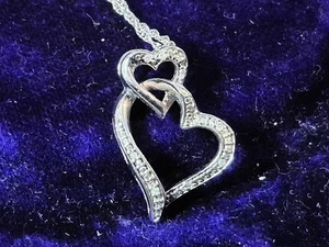 Süßer massiver Sterlingsilber DIAMANTEN verkrustet "verschlungene HERZEN Anhänger & Kette - Bild 1 von 6