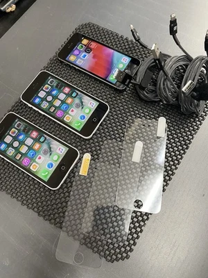 Lot Of 3 iPhone 5S/5C AT&T Only 8GB/16GB Excellent Condition - Very Good N3 - Image 1 of 4