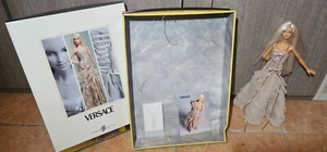 Versace Barbie Doll Gold Label Mattel con scatola integra ma un po' invecchiata - Foto 1 di 7
