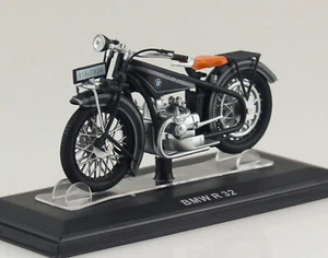 BMW R32 hell  1:24 Motorrad- Modell  - Bild 1 von 3
