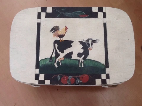 VINTAGE WOVEN PICNIC BASKET WITH Cow Rooster Apples Watermelon PAINTED ON TOP Cover