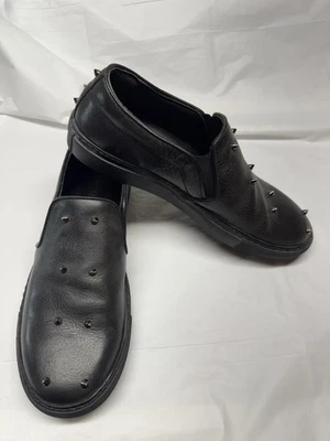 Zapatillas Alexander McQueen para mujer de cuero negro con tachuelas talla 41 u 11 EE. UU. Foto 1 de 4