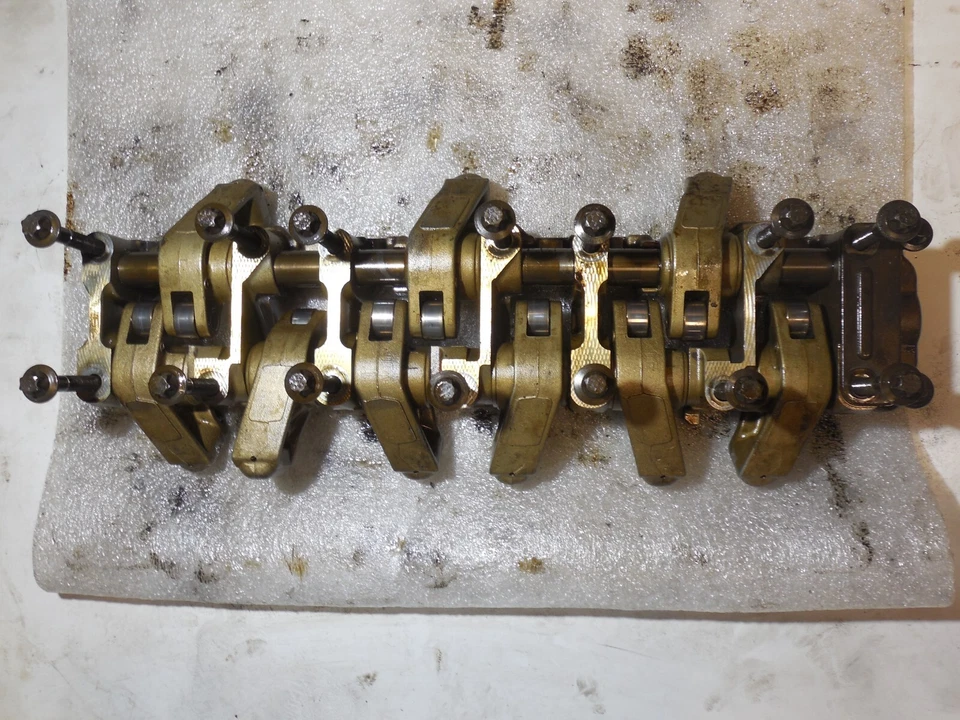 1120510008 凸轮轴外壳左摇臂 04-08 克莱斯勒 Crossfire 3.2 CLK320 — 第 1/4 张图片