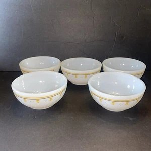 Menge 5 Vintage MCM Termocrisa 5" Schalen Milchglas schöne Tulpen Designs - Bild 1 von 4