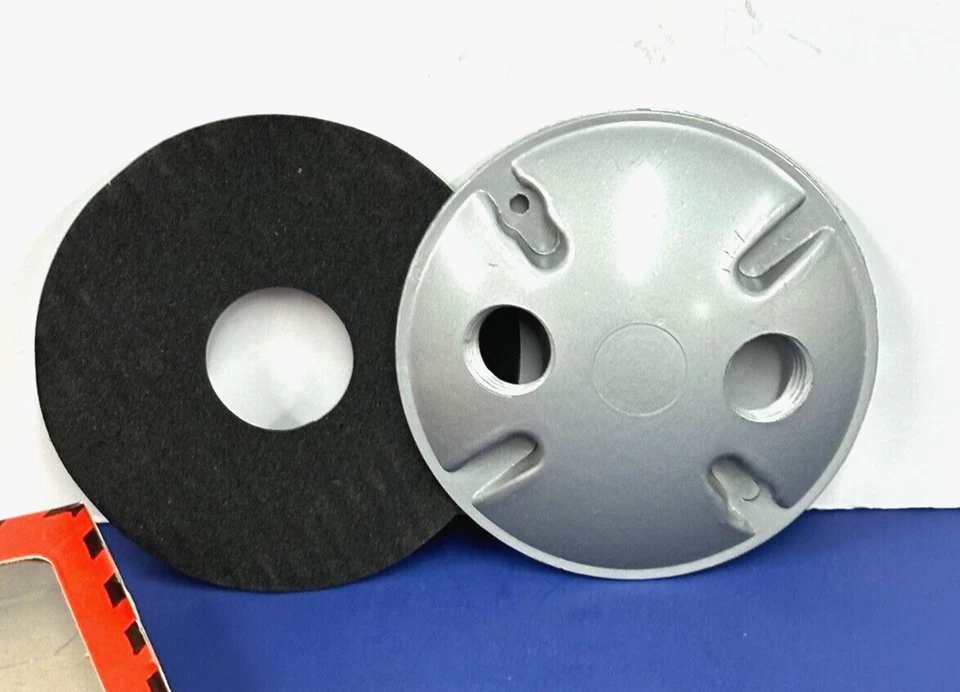 Outdoor DIE CAST OUTLET BOX COVER with Gasket for 3" & 4" Box 2-Hole USA NEW Y-2 - Image 1 of 4