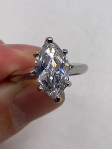 Vintage funkelnder Ring mit klarem Stein im Marquise-Schliff in Silber (Größe 5) - Bild 1 von 5