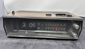 Radio Reloj Despertador Reloj Abatible General Electric De Colección - Probado - Funciona - Imagen 1 de 10