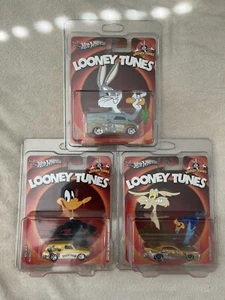 Hot Wheels Pop Culture Looney Tunes Set of 3 - Picture 1 of 5