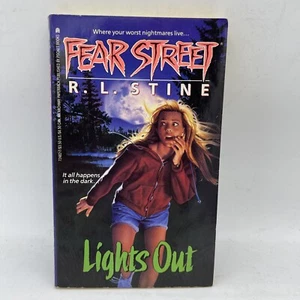 Fear Street Lights Out R.L Stine Softcover Book Vintage 1991 Book #12 First Ed - Picture 1 of 3