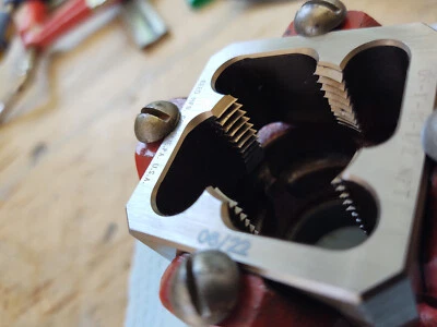 Reed 0SP1 NPT 1" pipe threader die with drop head - Image 1 of 4