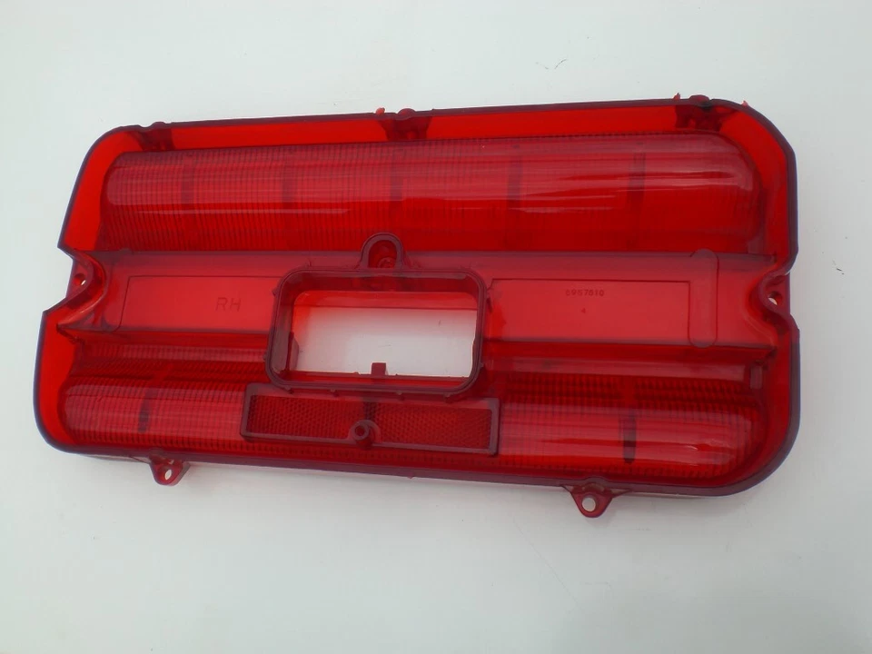 BUICK 5957610 1966;LESABRE & WILDCAT 镜头;尾灯,右手 — 第 1/1 张图片