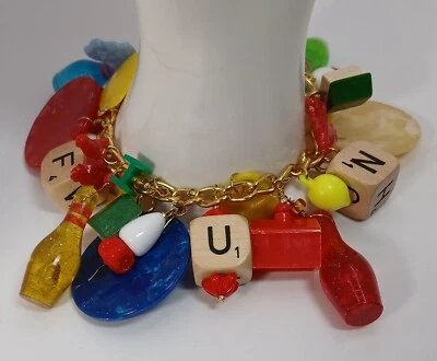 Pulsera SerenitySue Hecha a Mano Artesanal Dije ÚNICA EN SU CLASE Juguetes Cracker Jack Premios Poker Foto 1 de 4