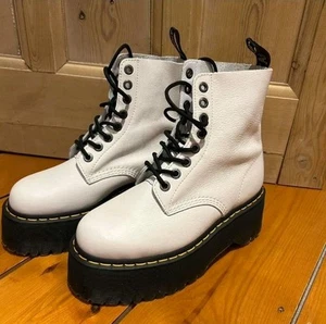 dr martens 6 White Boots Leather Only Worn Once Please Check The Quality On Pic - Picture 1 of 3