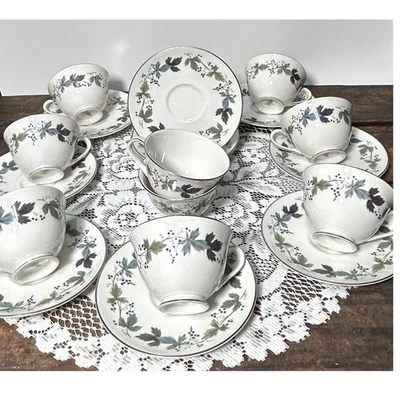 Royal Doulton Borgoña 9 Tazas de Té 10 Platillos TC1001 De Colección China Inglesa Foto 1 de 4