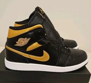 Nike Air Jordan 1 Mid Nero Oro Metallizzato Scarpe Sneakers Uomo 11.5 - NUOVO - Foto 1 di 11