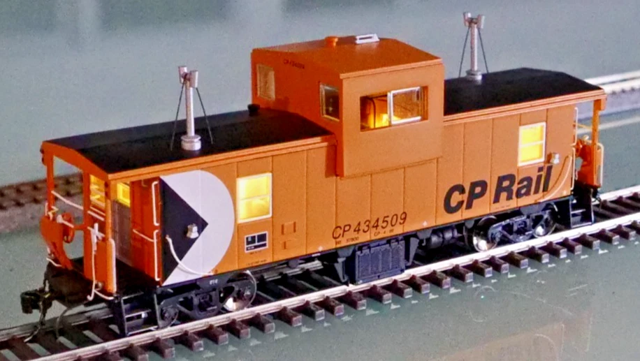 RAPIDO 110128 HO Canadian Pacific CP Rail 434522 Angus Wide Vision Caboose Car - Image 1 of 4