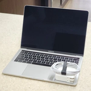 Apple MacBook Pro A2159 2019 13.3" i5 @ 1.4GHz 8GB LPDDR3 128GB SSD Silver - Photo 1/7