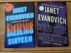 Lot of 2 Janet Evanovich Books - Stephanie Plum Series 16 & 17 HC/DJ - Picture 1 of 2