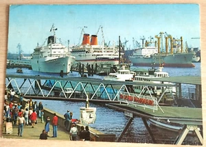 AK   Hamburg -Überseebrücke mit MS Europa und Hafenpromenade 1982, gelaufen - Bild 1 von 1