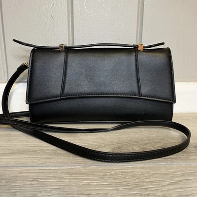 Bolso bandolera de hombro pequeño negro FOREVER 21 para mujer Foto 1 de 4