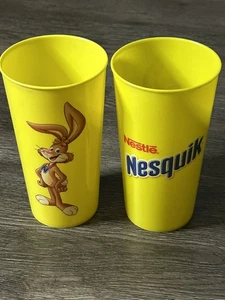 Lote de 2 tazas de plástico Nesquik Bunny amarillo alto 16 oz conejo nido Nesquick - Imagen 1 de 4