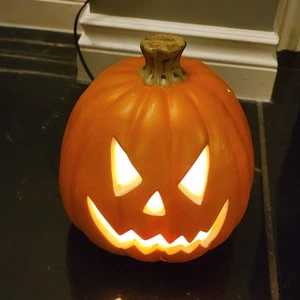 Intertek Light Up Pumpkin Jack O Lantern Blow Mold Halloween Decor - Works - Bild 1 von 7
