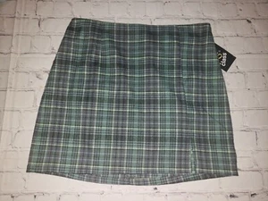 NWT Art Class Girl's Plaid Notch Front Skirt Multicolor Green Plaid XXL 18 - Picture 1 of 2