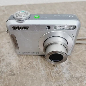 SONY CYBER-SHOT DSC-S650 7.2MP DIGITAL CAMERA SILVER FOR PARTS/Repair - Picture 1 of 9