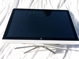 HP ALL-IN-ONE 24-G020 1TB 8G RAM AMD RADEON R5 GRAPHICS 2.20GHz WINDOWS 10 64BIT - Picture 1 of 12