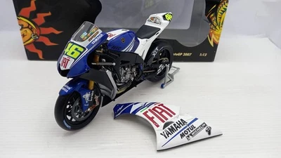  MIN122073046 Minichamps Yamaha YZR-M1 V. Rossi 2007 1/12 - Immagine 1 di 4