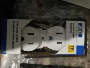 Presa duplex Eaton standard TRBR15W-BX-LW - 15A 125V freccia bianca rigida - Foto 1 di 1