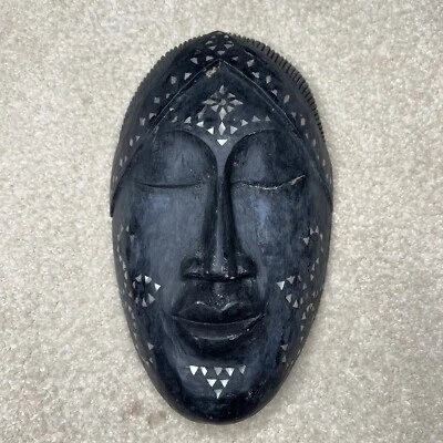 MASCARILLA ARTESANAL DE MADERA HECHA EN INDONESIA Foto 1 de 4