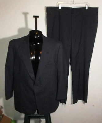 44R Men's Vintage  VAN HEUSEN Blue Wool 2 Pc Suit Size 44R, 44X31 - Image 1 of 4