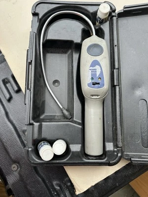 INFICON Tek-Mate Refrigerant Leak Detector with case - Image 1 of 2