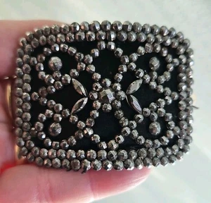 Hebilla geométrica francesa de acero corte hierro victoriano antiguo vintage firmado LW París - Imagen 1 de 6