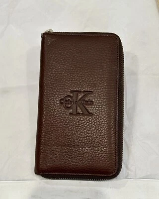 Carteira Calvin Klein Jeans Couro Marrom Organizador com Zíper $62 - Imagem 1 de 4