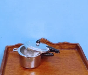 Olla a presión de peltre pulido miniatura para casa de muñecas con cubierta extraíble - Imagen 1 de 2