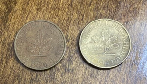 Alemania / 10 Pfennig / 1976 y 1982 / Moneda Mundial / (2X) - Imagen 1 de 2