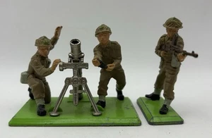 Soldatini giocattolo britannici vintage 1971 Britains Deetail Toys seconda guerra mondiale Tommy Mortar Team - Foto 1 di 11