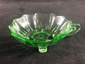 GOOD ART DECO URANIUM VASELINE GREEN GLASS SERVING DISH WITH HANDLE.. - Picture 1 of 13