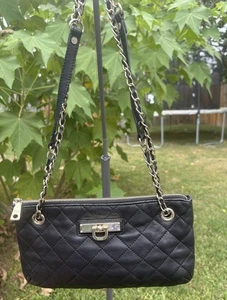 Borsa a tracolla/tracolla DKNY nera trapuntata in pelle Napa tracolla usata in ottime condizioni - Foto 1 di 11