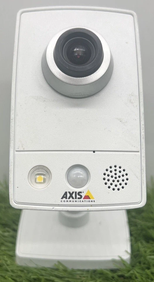 AXIS M1054 Compact PoE Network IP Camera 0338-001-04 - Image 1 of 4
