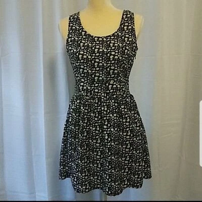 Vestido estampado Free Bird blanco y negro con bolsillos hada caprichosa  Foto 1 de 4