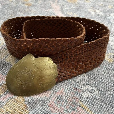 "Cinturón de cuero trenzado genuino de latón martillado Chico's de colección talla única hasta 38"" OSFA Foto 1 de 4